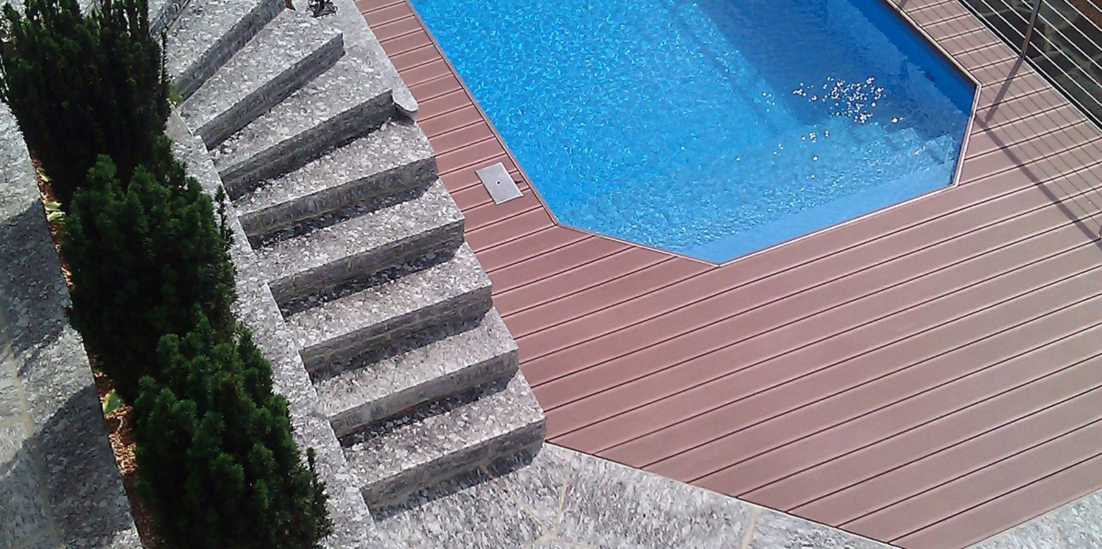 Bordo piscina in legno