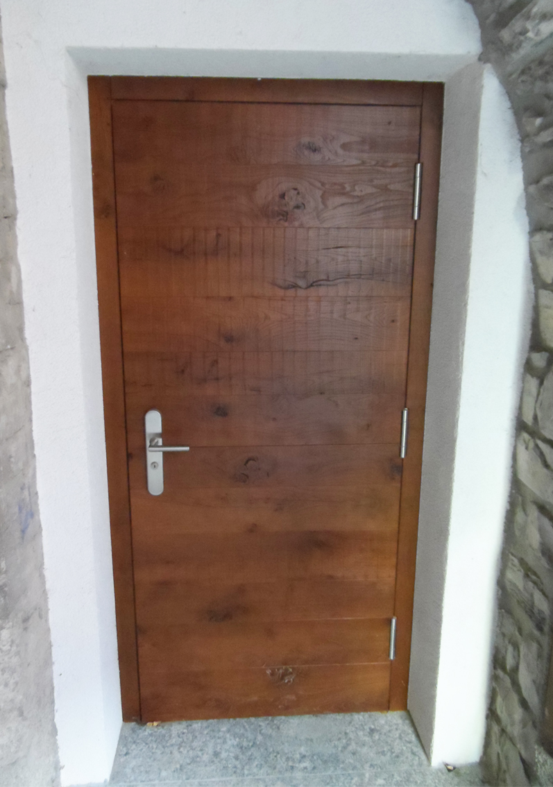 Porta d'entrata su misura in legno